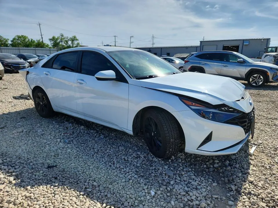 2022 HYUNDAI ELANTRA SEL  