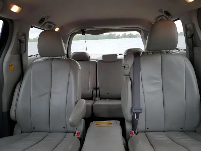 2011 TOYOTA SIENNA XLE  