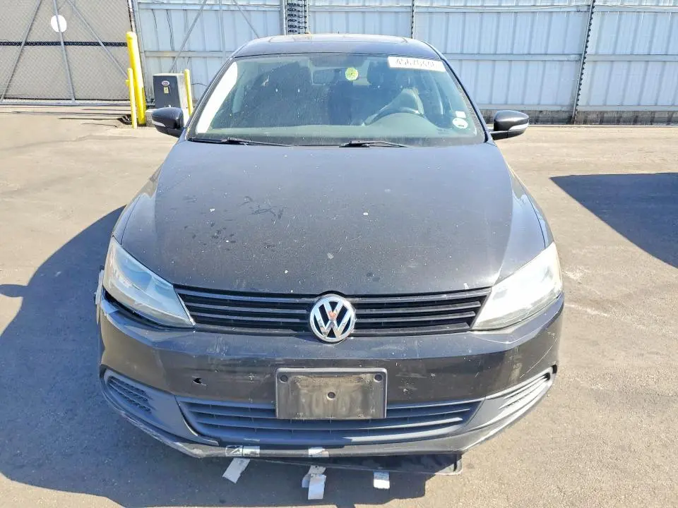 2011 VOLKSWAGEN JETTA SE  