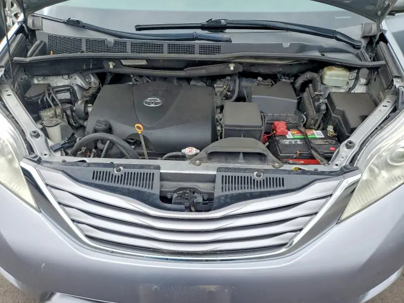 2017 TOYOTA SIENNA XLE 8-PASSENGER  