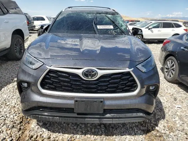 2022 TOYOTA HIGHLANDER XLE