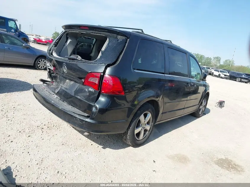 2011 VOLKSWAGEN ROUTAN SEL