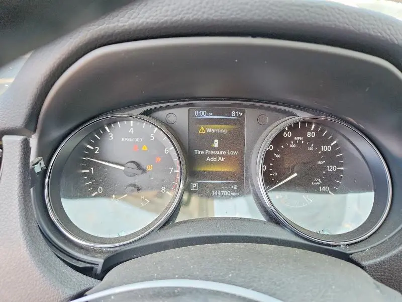 2017 NISSAN ROGUE SV  
