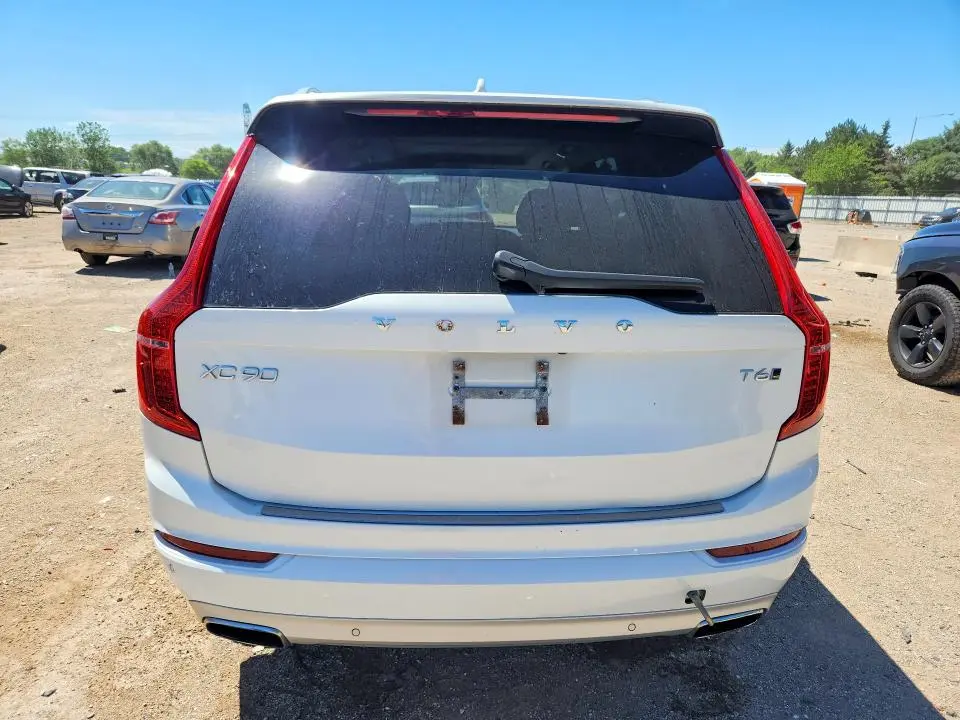 2021 VOLVO XC90 T6 MOMENTUM  