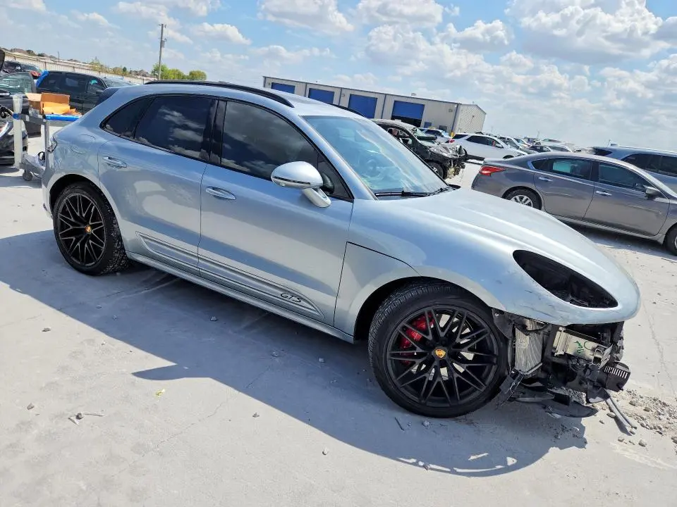 2024 PORSCHE MACAN GTS  