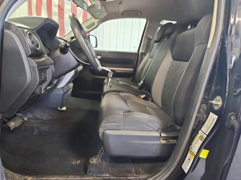 2017 TOYT TUNDRA SR5   