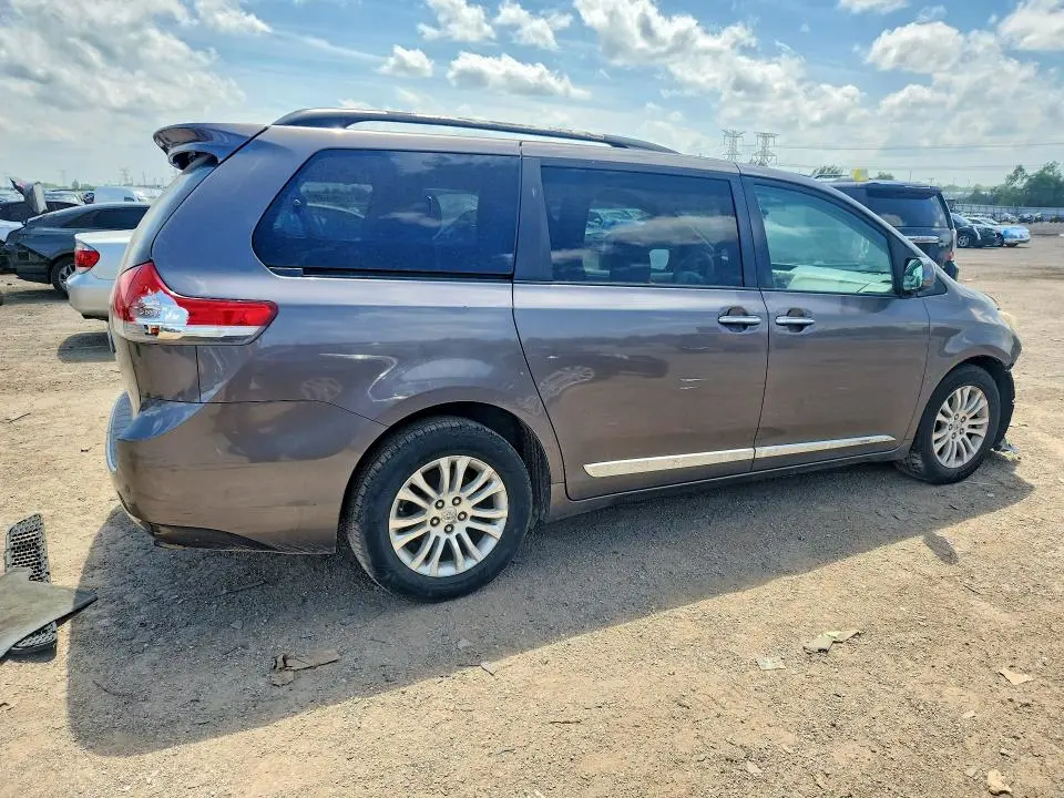 2011 TOYOTA SIENNA XLE 8-PASSENGER  