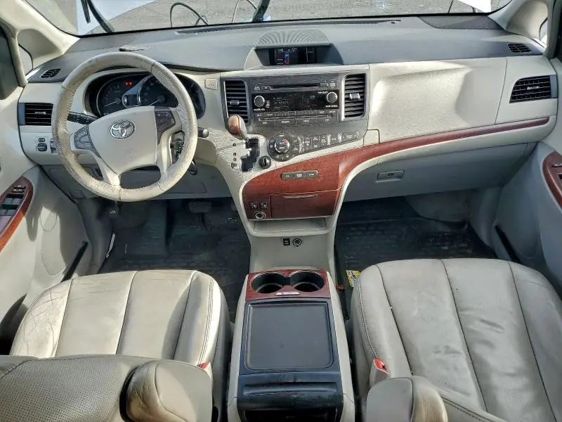 2013 TOYOTA SIENNA XLE 8-PASSENGER  