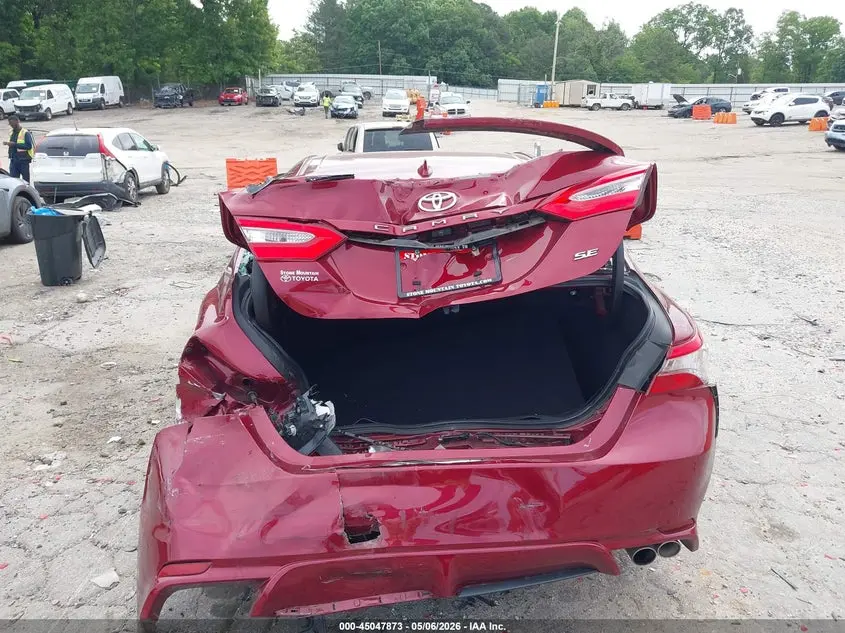 2018 TOYOTA CAMRY SE