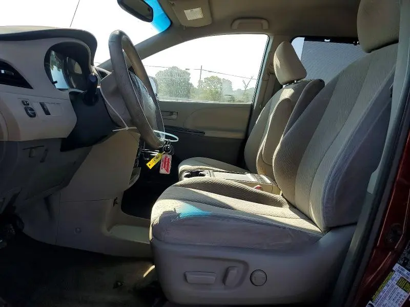 2013 TOYOTA SIENNA LE  