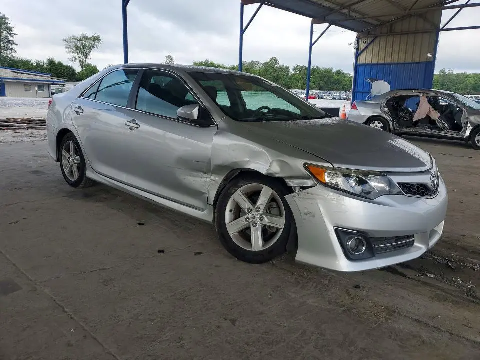 2014 TOYOTA CAMRY SE  