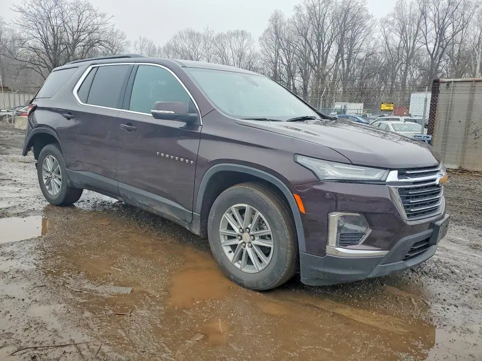 2023 CHEVROLET TRAVERSE LT  