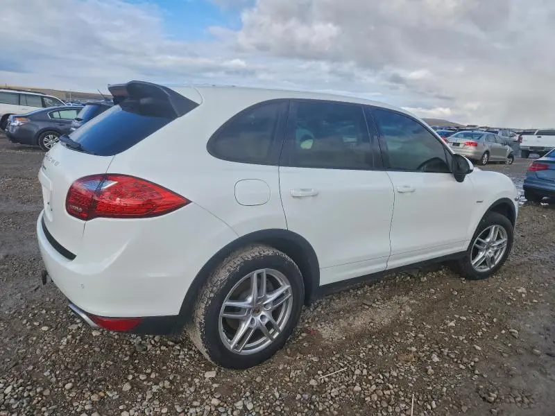 2013 PORSCHE CAYENNE   