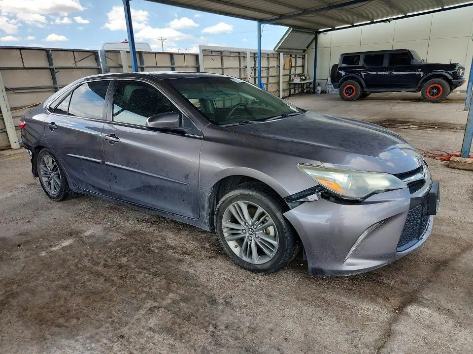 2017 TOYOTA CAMRY SE  