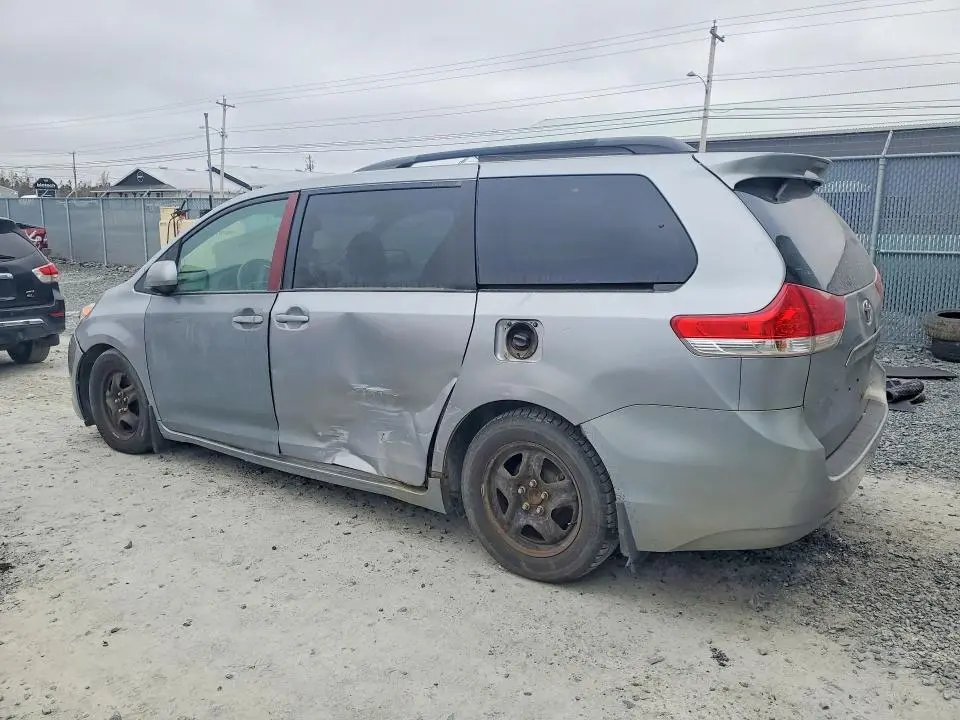 2011 TOYOTA SIENNA LE  