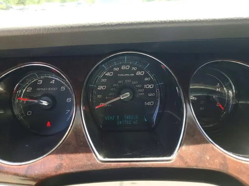 2010 FORD TAURUS SEL  