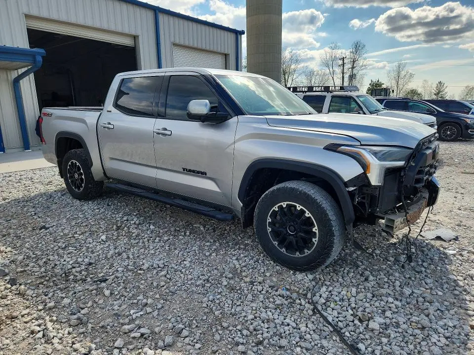 2023 TOYOTA TUNDRA SR5  