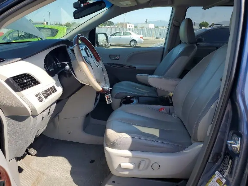 2014 TOYOTA SIENNA LIMITED 7-PASSENGER  