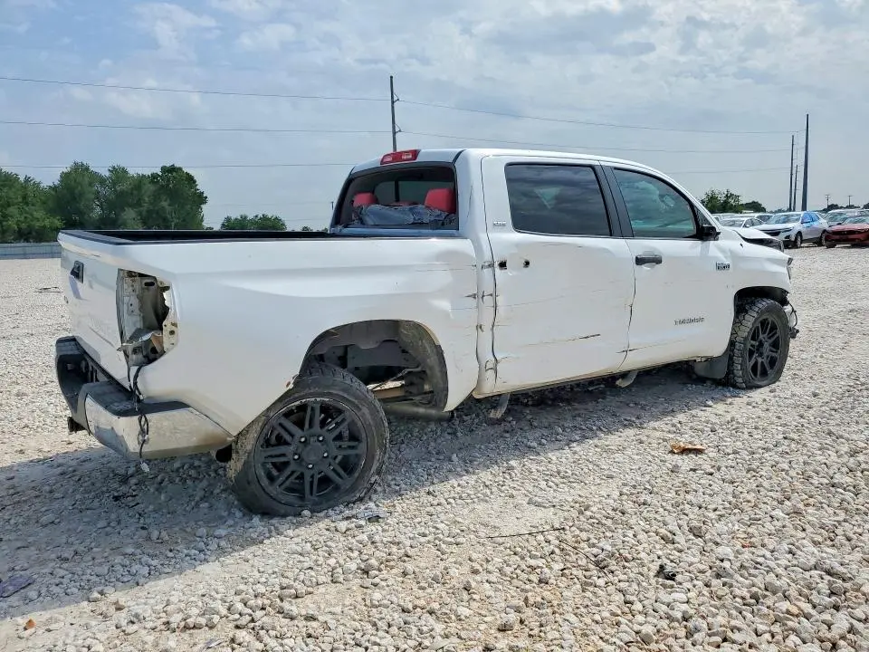 2018 TOYOTA TUNDRA CREWMAX SR5  