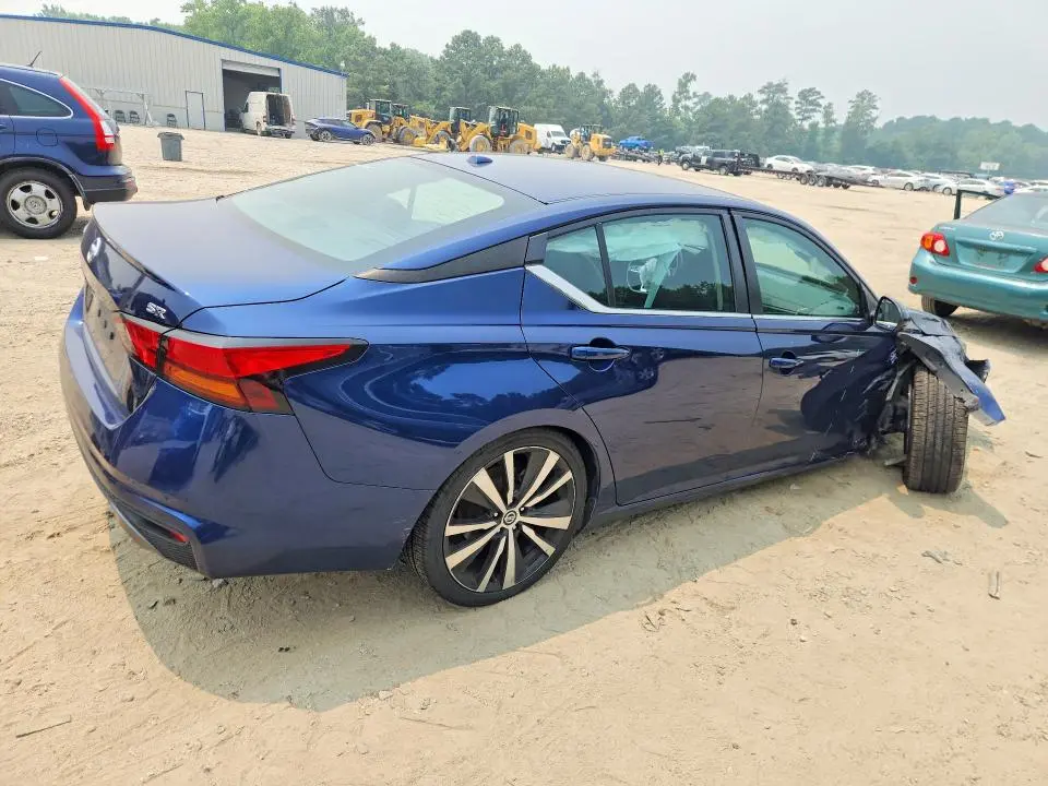 2021 NISSAN ALTIMA SR  