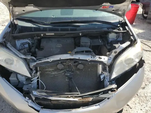 2013 TOYOTA SIENNA XLE