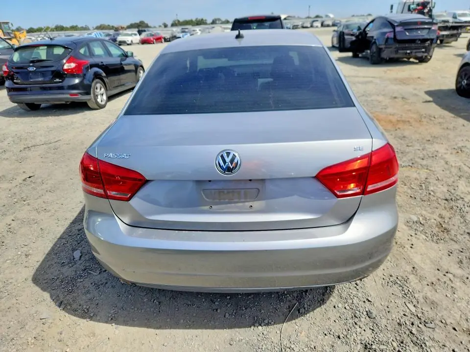 2013 VOLKSWAGEN PASSAT SE  