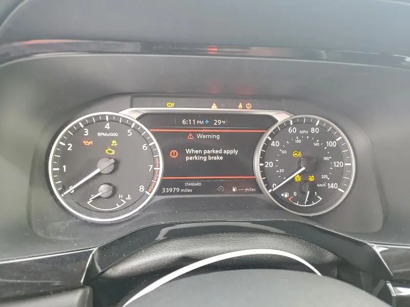 2025 NISSAN PATHFINDER SV  