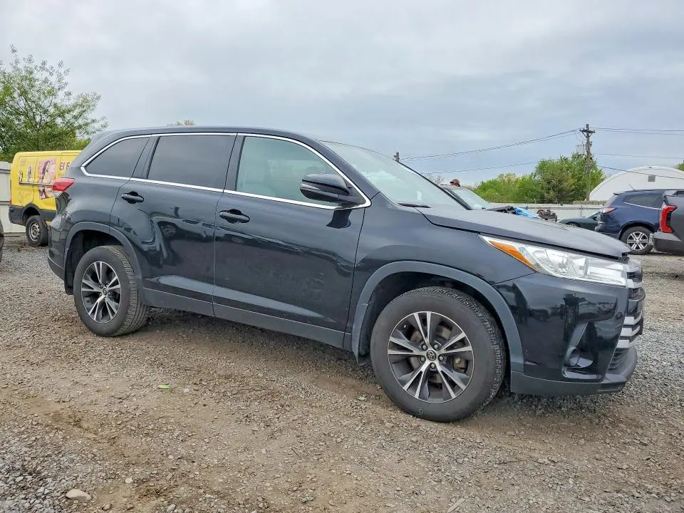 2019 TOYOTA HIGHLANDER LE  