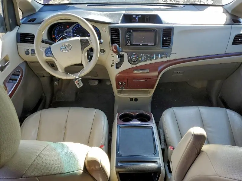 2013 TOYOTA SIENNA XLE  