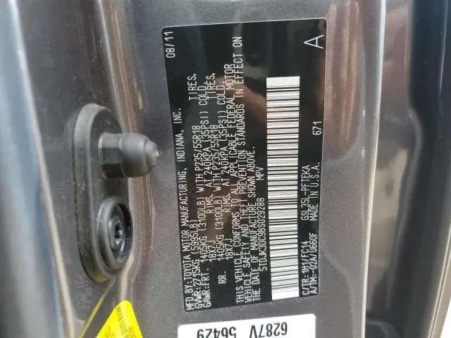 2011 TOYOTA SIENNA LE  