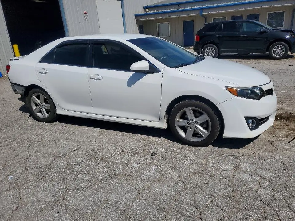 2013 TOYOTA CAMRY SE  