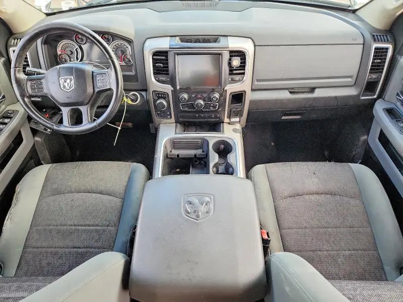 2015 RAM 1500 SLT  