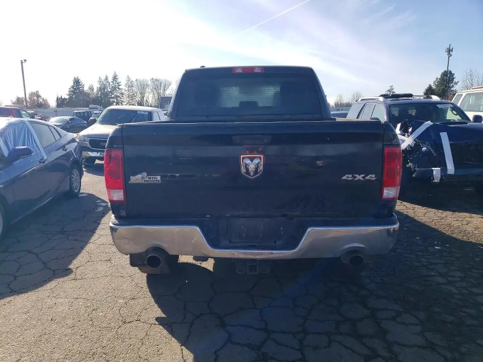 2016 RAM 1500 SLT  
