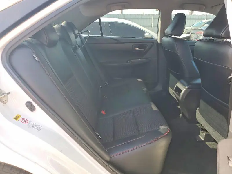 2015 TOYOTA CAMRY SE  
