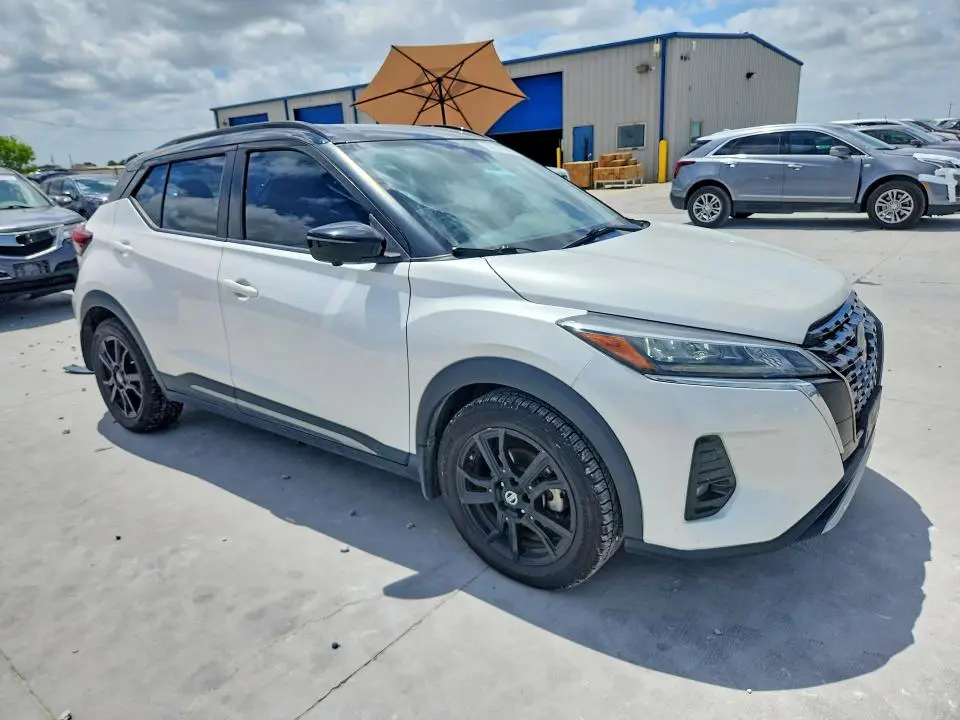 2021 NISSAN KICKS SR  