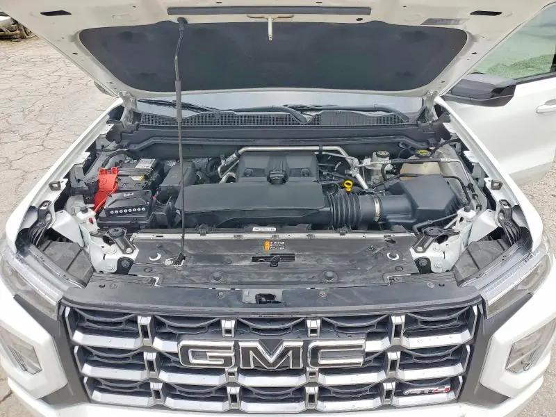 2024 GMC CANYON AT4  