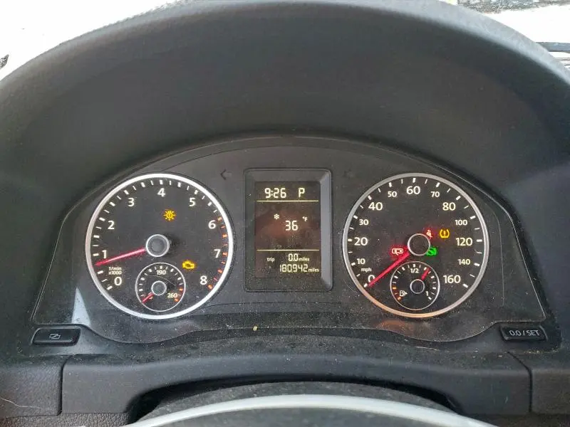 2010 VOLKSWAGEN TIGUAN SE  