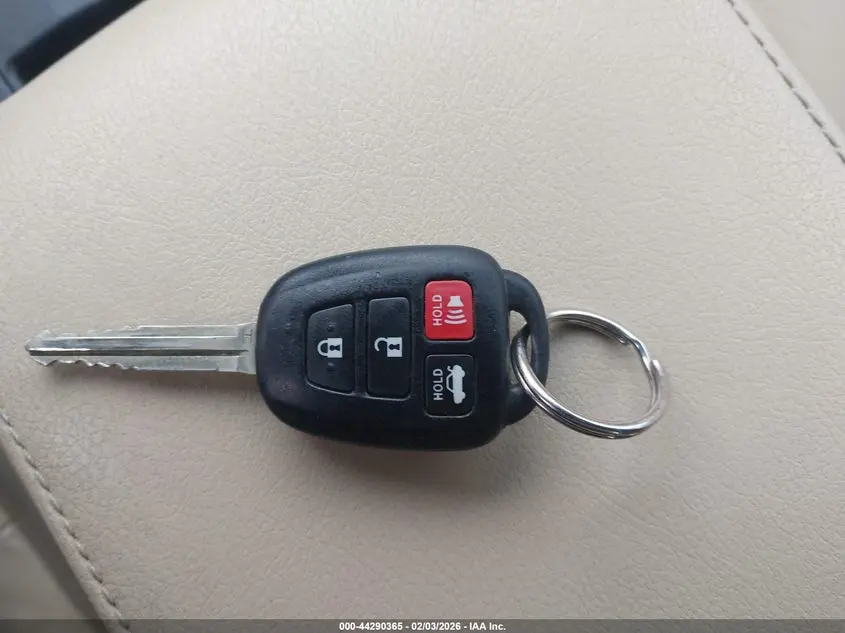 2017 TOYOTA CAMRY XLE