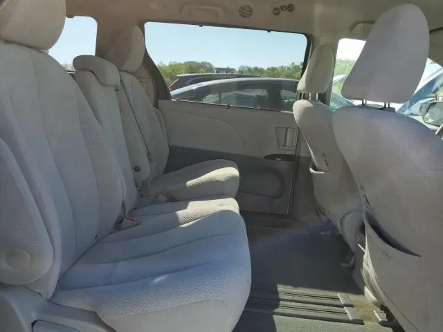 2012 TOYOTA SIENNA LE  