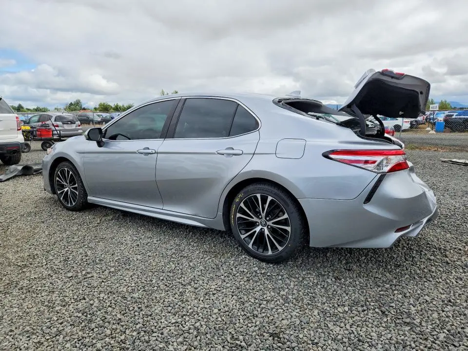 2020 TOYOTA CAMRY SE  