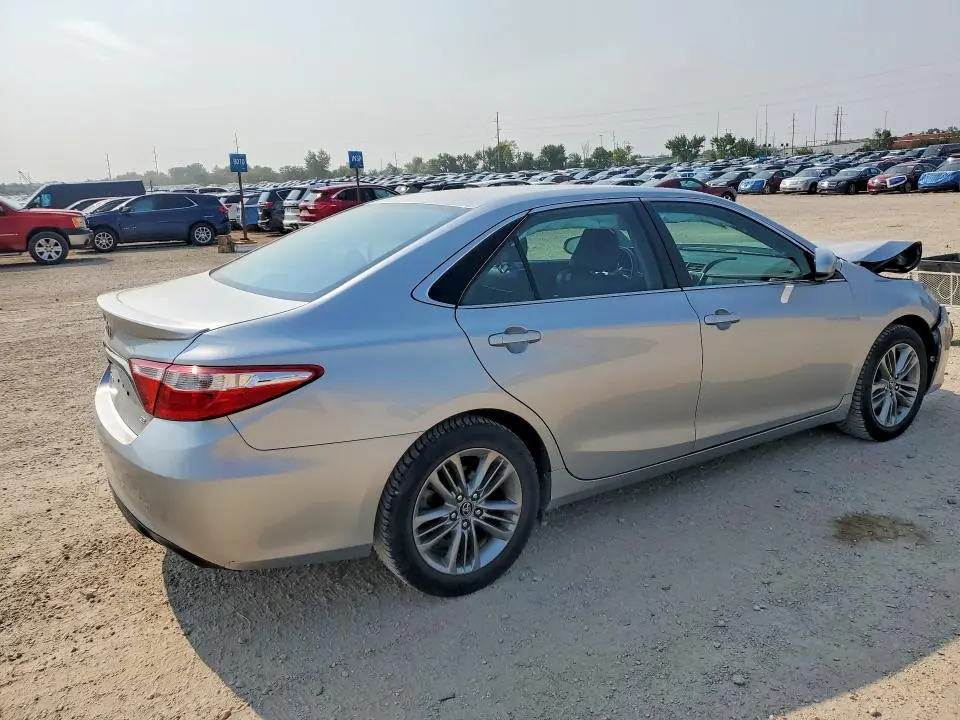 2016 TOYOTA CAMRY SE  