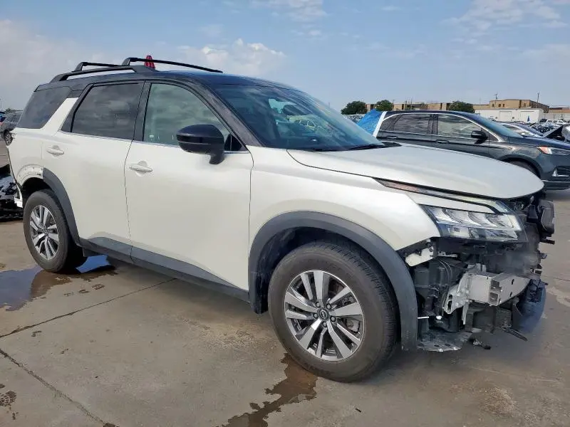 2022 NISSAN PATHFINDER SL  