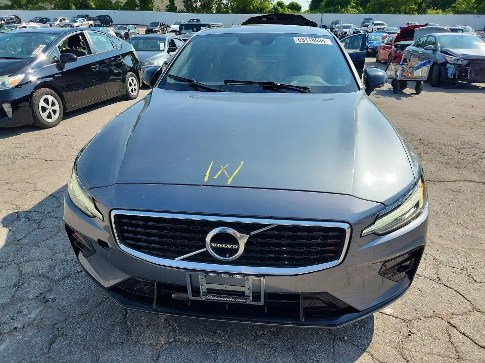 2019 VOLVO S60 T5 R-DESIGN  