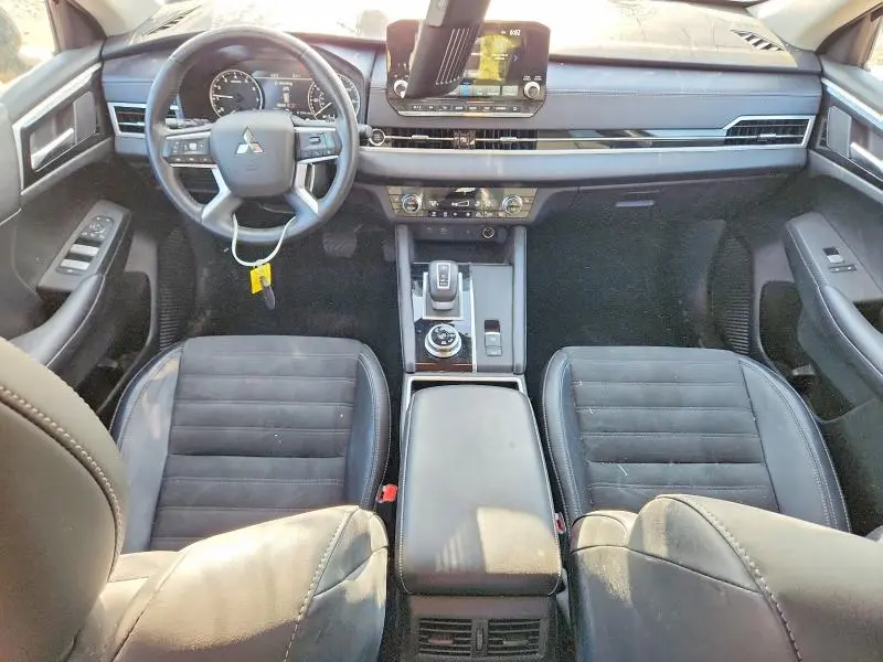 2024 MITSUBISHI OUTLANDER SE  
