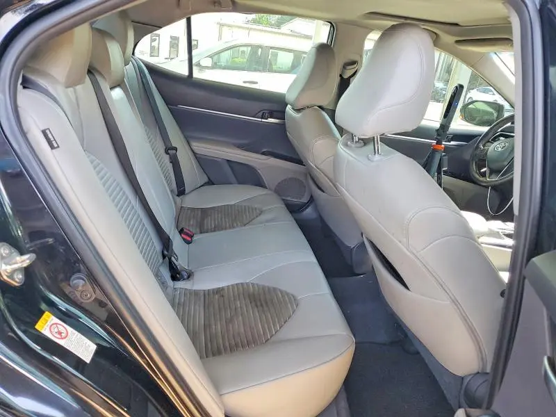 2018 TOYOTA CAMRY SE  