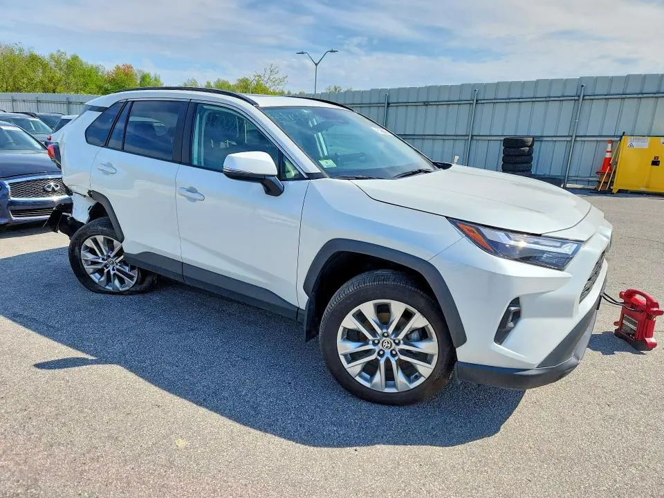 2024 TOYOTA RAV4 XLE PREMIUM  