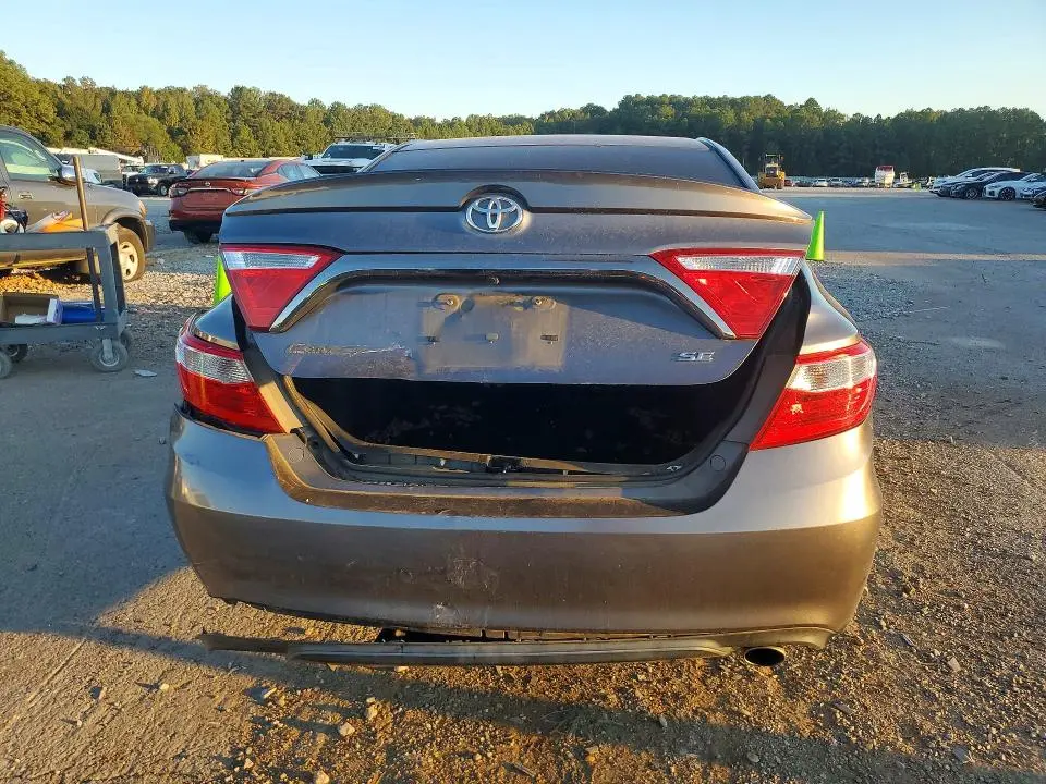 2015 TOYOTA CAMRY SE  