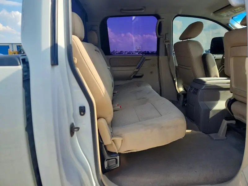 2011 NISSAN TITAN SV  