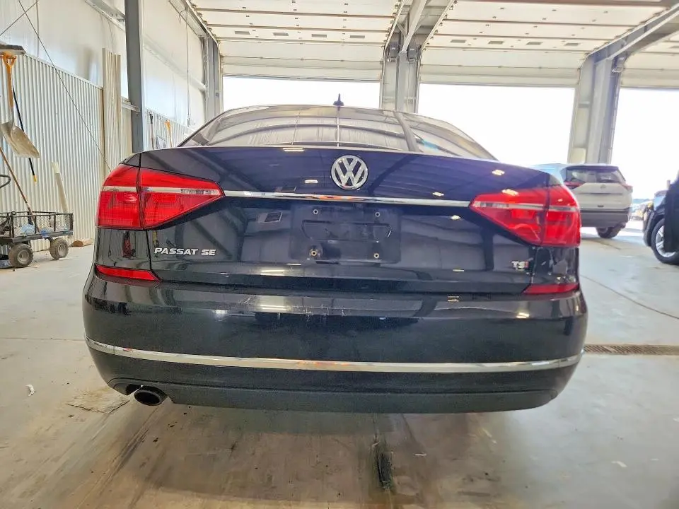 2016 VOLKSWAGEN PASSAT SE  