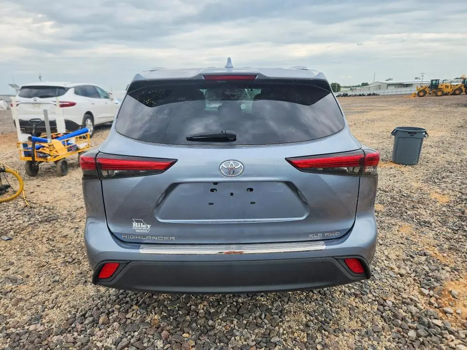 2020 TOYOTA HIGHLANDER XLE  